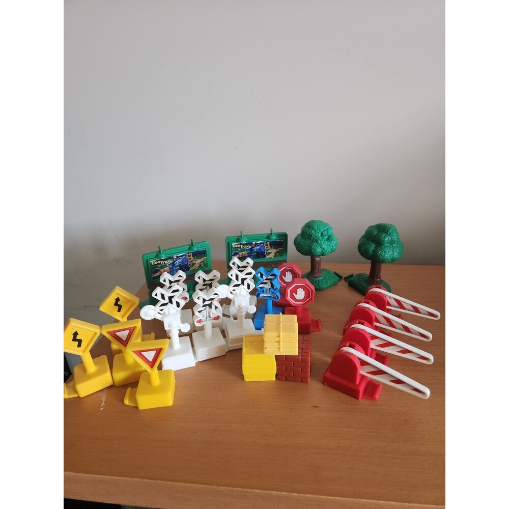 GeoTrax 24 Piece Replacement Items Trees, RoadSigns, Railway Crossing Signs